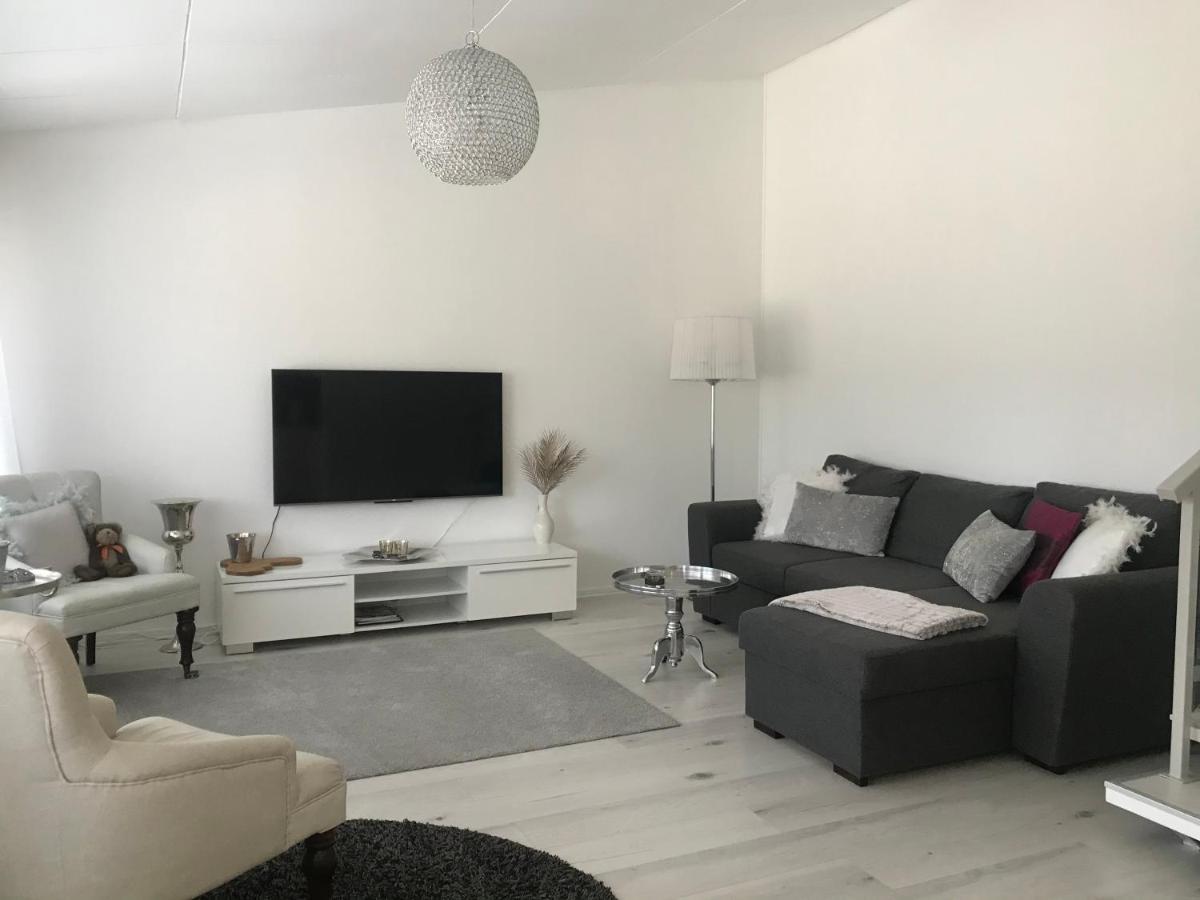 Tyylikaes Rivitaloasunto Lohjalla Dış mekan fotoğraf